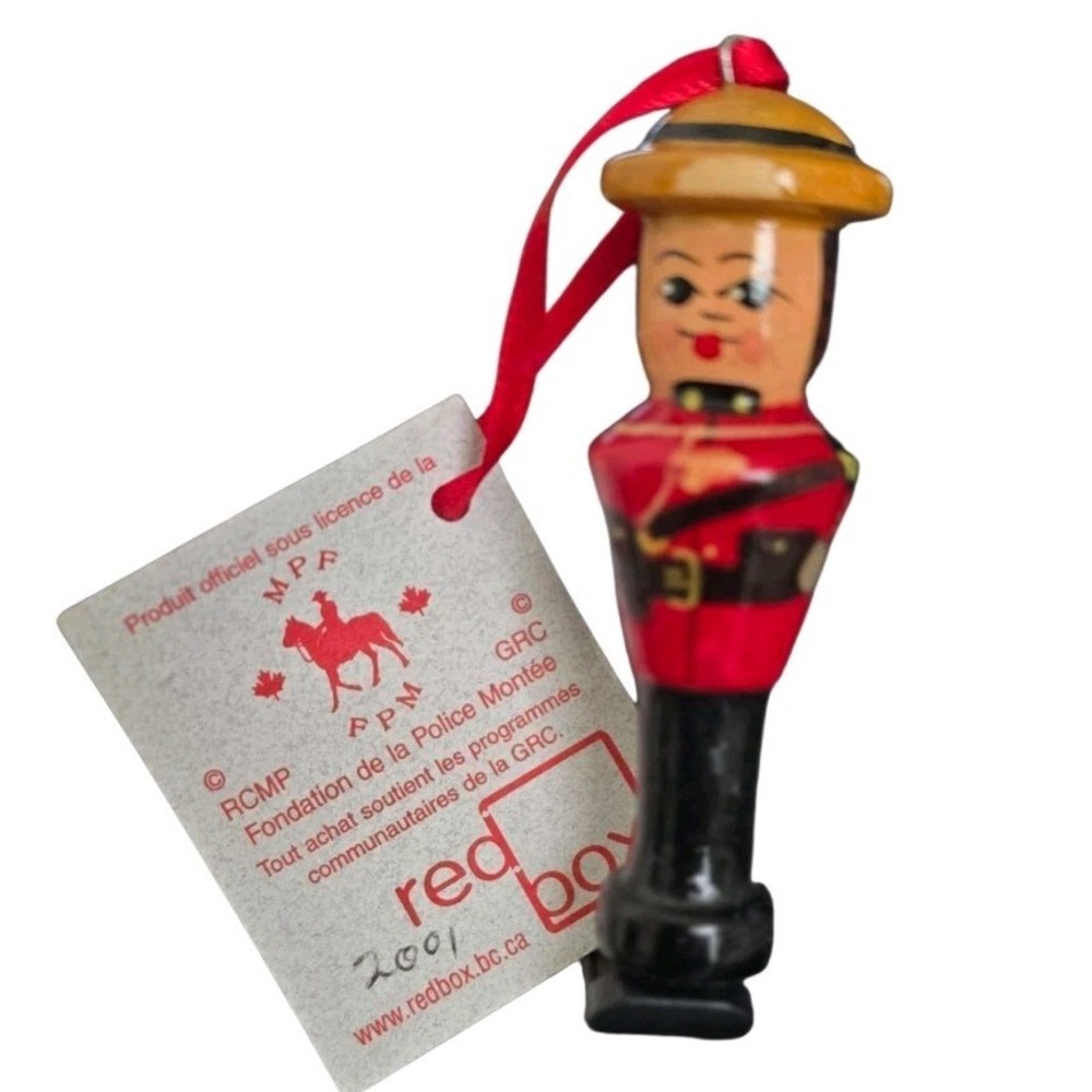 NWT Vintage‎ ROYAL CANADIAN MOUNTED POLICE WOOD LACQUERED Red Black Ornament #D